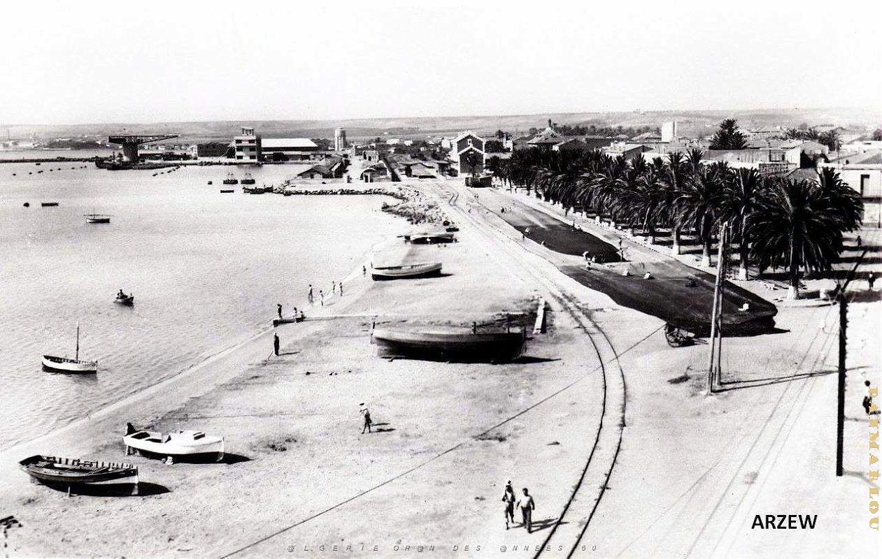 Arzew - Plage et la Base Navale.jpg